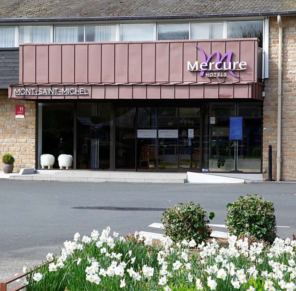 Façade hôtel mercure mont saint michel